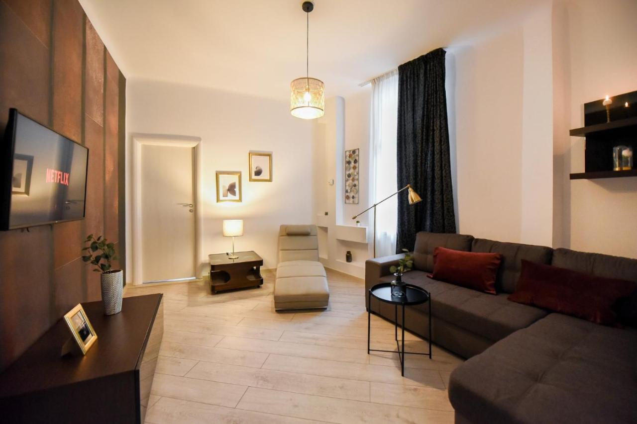 Discover Comfort: Charming & Spacious Apartment In The Old Town Bucharest Exterior photo